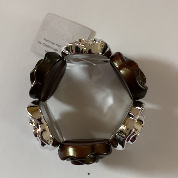 2/$12 Sale Brown flower and silver stretchable bracelet. - Picture 4 of 5